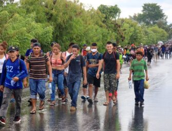 Caravana de migrantes se detiene por razones sanitarias