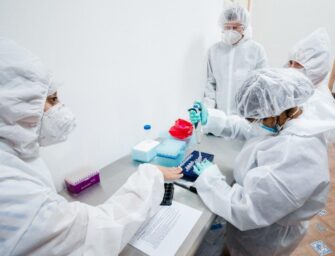 Embajada alemana dona 100 mil pruebas de Covid-19 a Guatemala