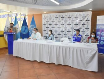 Salud con ayuda de la OMS entrega insumos de protección a comadronas