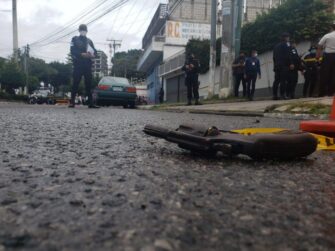 PNC evita robo en la zona 14 después de enfrentarse a delincuentes