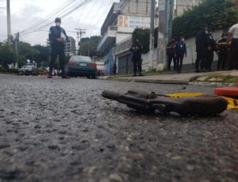 PNC evita robo en la zona 14 después de enfrentarse a delincuentes