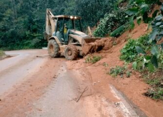 Realizan trabajos para habilitar carretera en Alta Verapaz
