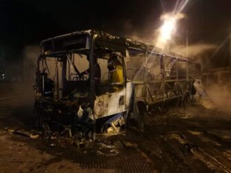 Infiltrados: identificados por quemar bus