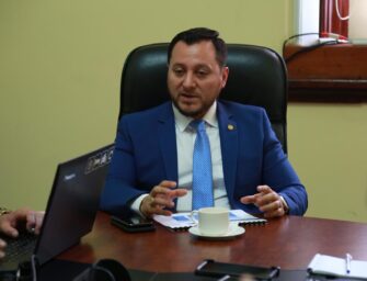 Ministro de Gobernación asegura que no renunciará tras llamar terroristas a manifestantes