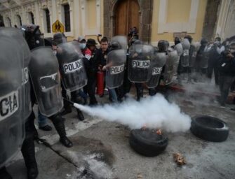 PNC indica quiénes son los hombres que usaban extintores en manifestación
