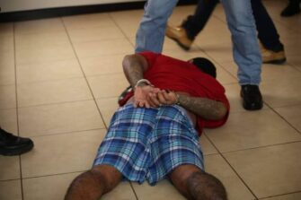 Capturan a líder del Barrio 18 en condominio ubicado en la zona 16