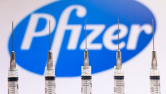 Anuncian que la vacuna Pfizer sería la que llegue al país a través del mecanismo COVAX