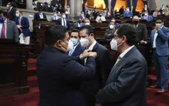 Juramentan a nuevo diputado en el Congreso de la República