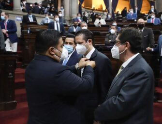 Juramentan a nuevo diputado en el Congreso de la República