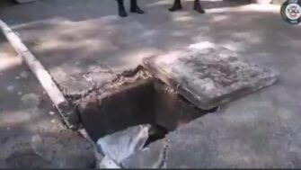 VIDEO | Un cadáver es encontrado en un tragante en la avenida Simeón Cañas