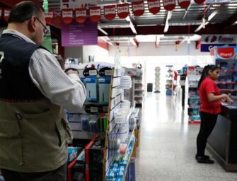 DIACO verifica precios de útiles escolares en diferentes librerías