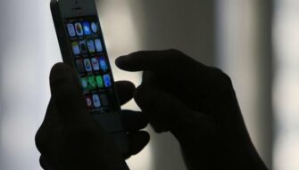 Hombre pedía Q3 mil a mujer a cambio de no difundir videos íntimos