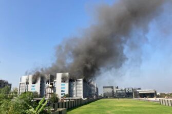 Se incendia fabrica que produce vacuna contra Covid-19, al menos cinco muertos