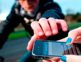 Ladrón de celulares captado en video en Cobán