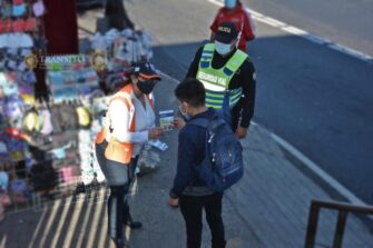 Peatones son instruidos para que utilicen zonas seguras en la ciudad