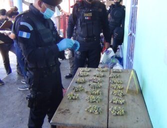 Localizan 30 celulares y casi 500 envoltorios de marihuana en cárcel de Alta Verapaz