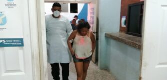 Se salva de morir a manos de su esposo