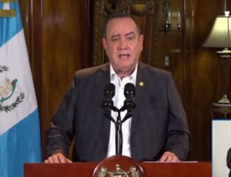 Expresidente Alejandro Giammattei permanece delicado tras cirugía por fallas renales y cardíacas