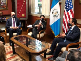 Enviados del Gobierno de EE. UU. dicen que se enfocarán en gobernanza y transparencia para ayudar a Guatemala