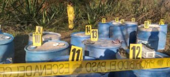 Abandonas toneles con químicos presuntamente usados para elaborar drogas