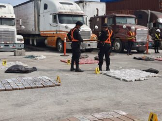 Encuentran paquetes de droga en contenedor proveniente de América del Sur
