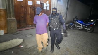 Hombre es capturado tras presuntamente abusar de una menor