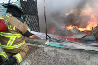 Incendio en zona 7 de Guatemala es apagado tras usar 25 mil galones de agua