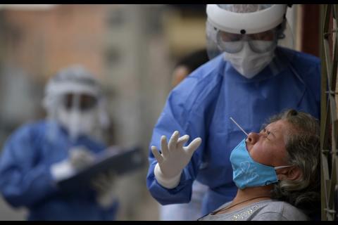 alejandro_giammattei_covid_19_coronavirus_contagios_guatemala_soy502_afp.jpg