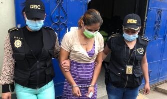 Madre capturada también es señalada de golpear a sus demás hijos