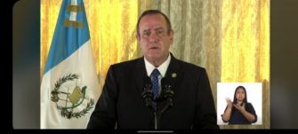 Anuncian puestos de vacunación en centros comerciales de Guatemala