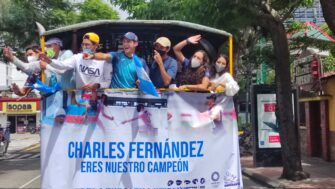 VIDEO | Guatemaltecos reciben en caravana a Charles Fernández