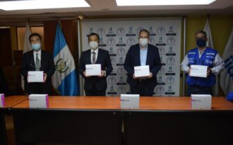 Japón dona más de cien mil pruebas de antígeno a Guatemala