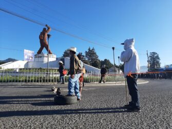 ¿Qué exigen los militares que ya bloquean por dos días carreteras del país?