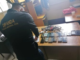 Realizan operativo en granja Cantel y encuentran celulares y lista de nombres de comercios