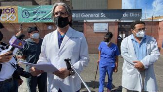 Médicos indican que toque de queda debería iniciar a las 20 horas