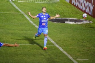 Santa Lucía debuta con una goleada ante el Metropolitan FA
