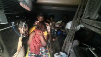 Incautan furgón con migrantes haitianos