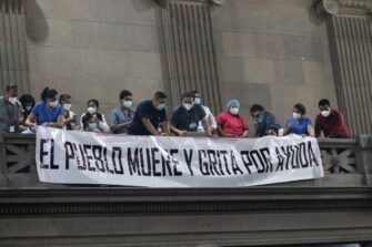 Médicos exigen apoyo ante el aumento de casos de COVID-19