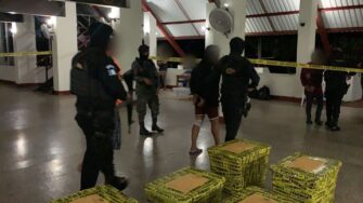 Encuentran 650 kilos de cocaína escondidos en una lancha