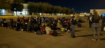 Capturan a viajantes que estaban hacinados en tres contenedores