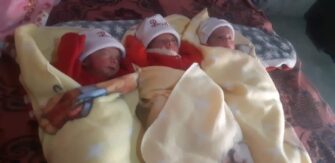 Familia necesita ayuda para criar a sus trillizos