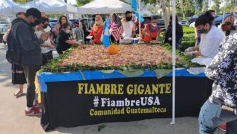 Guatemaltecos realizan fiambre gigante en California