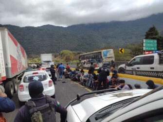 Connacionales sufren percance vial en México