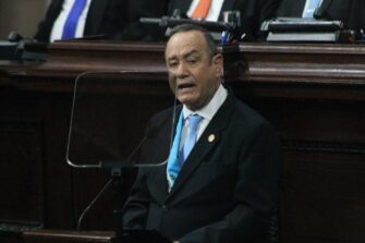 Giammattei explica su iniciativa de ley en contra del coyotaje