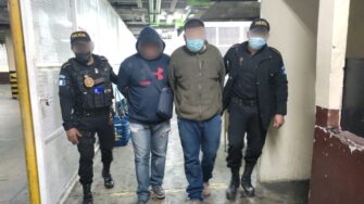 Dos sujetos capturados tras ser encontrados conduciendo un camión robado