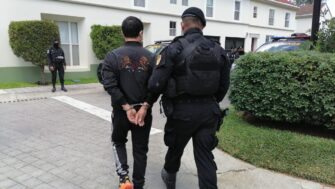 Capturan a asiáticos por presuntamente falsificar documentos