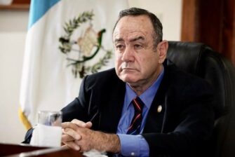 Gobierno se expresa ante investigación que revelaría negocios entre Giammattei y Benito