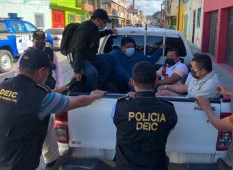 Guardias de seguridad son capturados por poseer pornografía de menores de edad