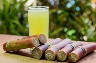 ¿Qué beneficios tiene el jugo de caña de azúcar?
