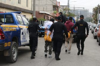 Tras ataque armado, capturan a dos sujetos que huían en motocicleta